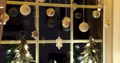 Decorating Windows for Christmas