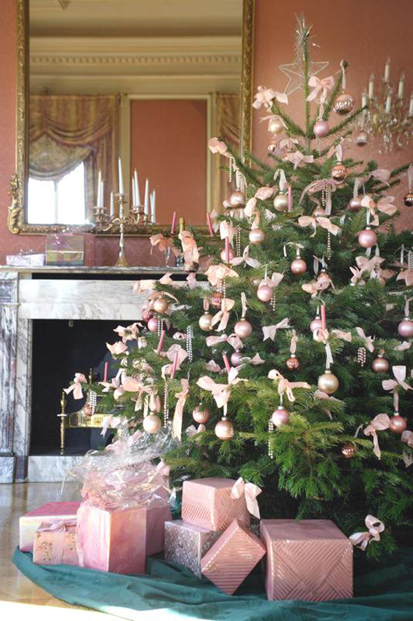 Pink Christmas Tree - Feng Shui recommends pink tree decorations for love and romance