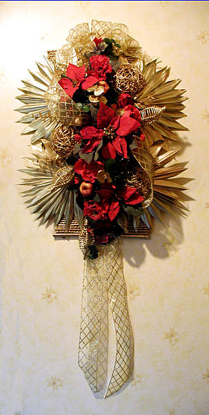 Poinsettia Wall Hanging - DIY Christmas Decoration for Doors or Walls