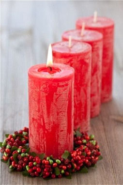 Berry Wreaths as Candle Rings - 5 Quick Christmas Decorations