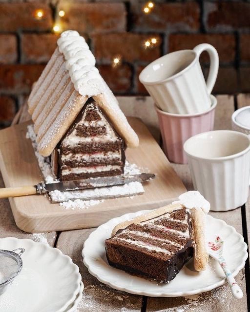 How to Make a Gingerbread House Cake