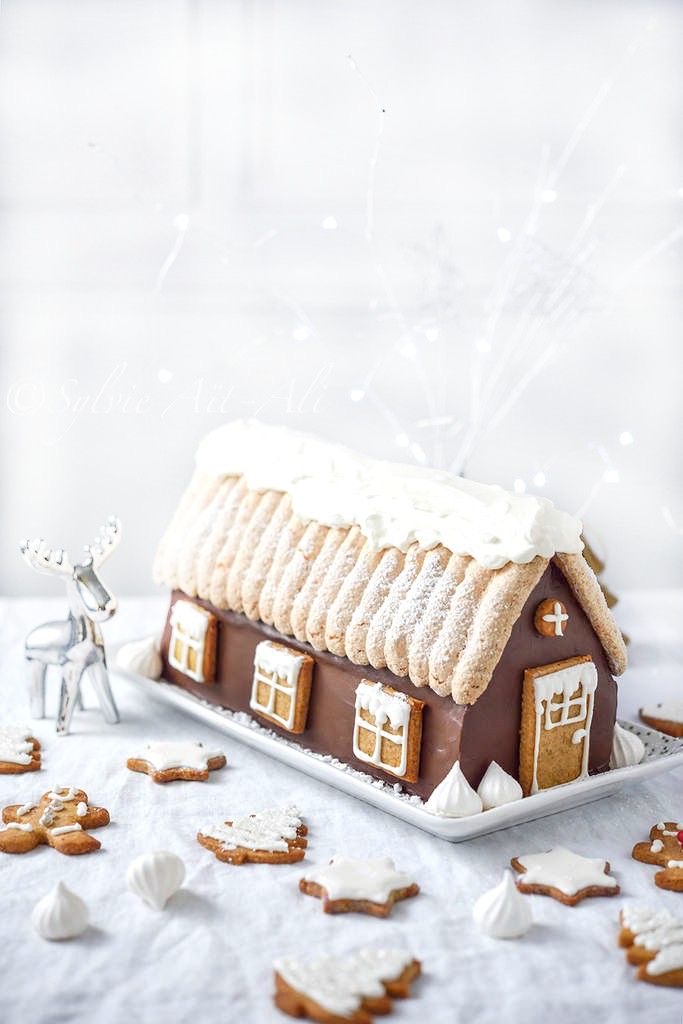 How to Make a Gingerbread House Cake